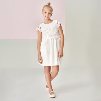 Παιδικό φόρεμα για κορίτσια Mayoral πλισέ λευκό