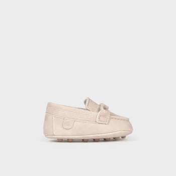 Βρεφικά μοκασίνια για αγόρια Mayoral εκρού